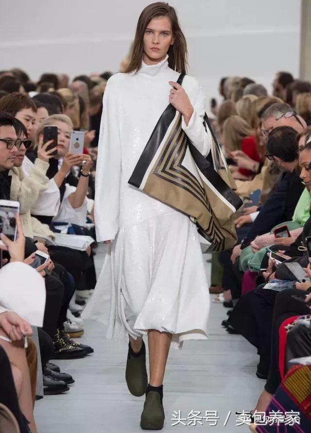 油腻辛辣反义词,油腻的同义词有哪些