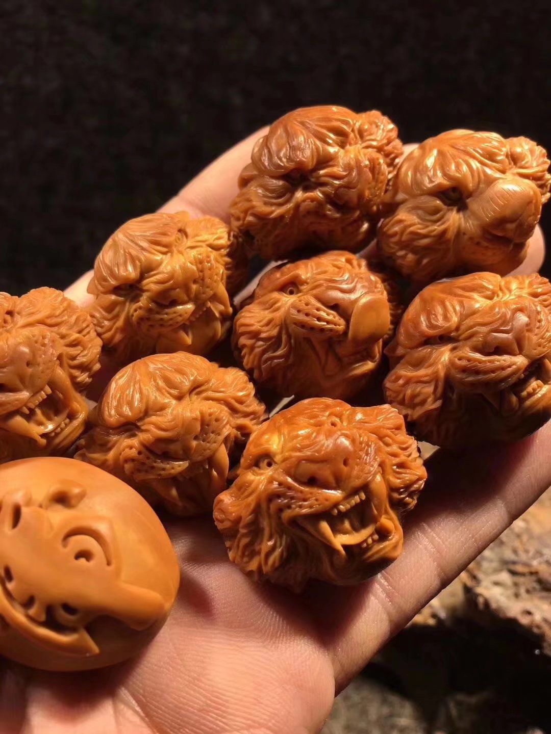 橄榄核雕分铁核和黄核,橄榄核铁核是实心的吗