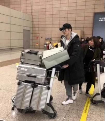 张翰被海关误认代购遭检查，网友：郑爽也遇过，这算是一种缘分？