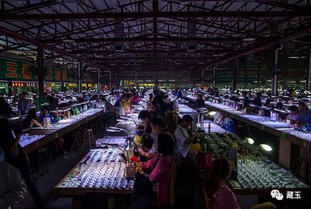 直播黑幕：揭秘月入五万的玉石直播内幕