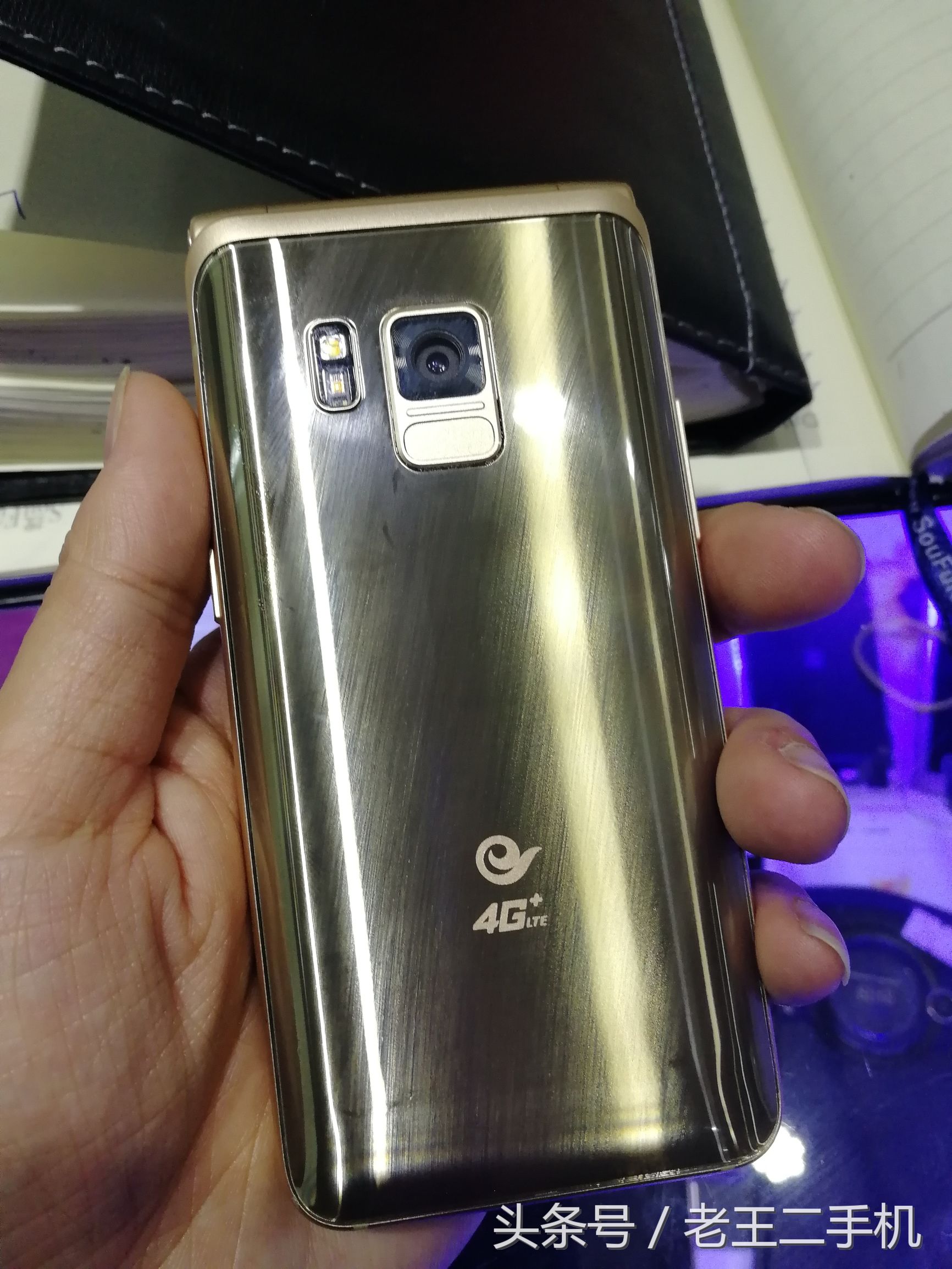 作为告捷人士,三星大翻盖w2019你该如何选择