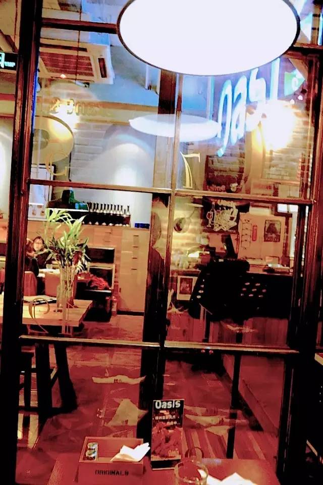 家附近居然藏着这么一家露天餐厅,市中隐藏的特色餐厅