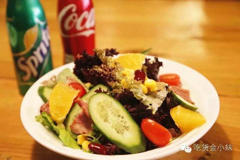 家附近居然藏着这么一家露天餐厅,市中隐藏的特色餐厅