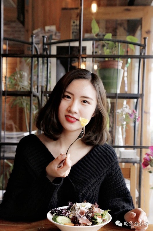 家附近居然藏着这么一家露天餐厅,市中隐藏的特色餐厅