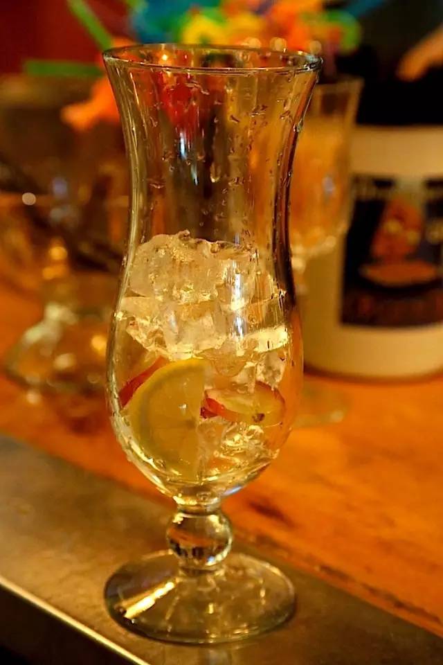 家附近居然藏着这么一家露天餐厅,市中隐藏的特色餐厅