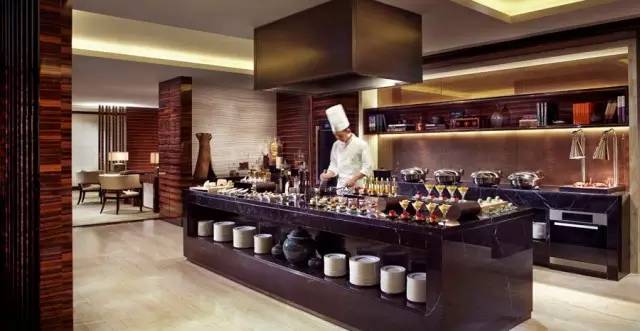 “她”这样被悦游宠爱了：营养餐、精华护理、360度造型服务、艺术中心畅游