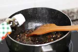 无骨鸡爪爆款榜第一,无骨黑鸡爪超脆