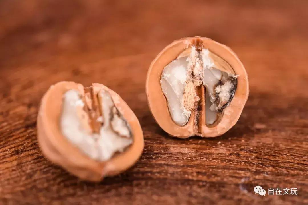 最火的小核桃手串的挑选全攻略,小核桃手串18颗佛头怎么挑选