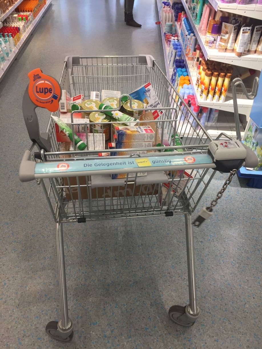 昨天看《明星大侦探》，发现鬼鬼手里的东西不寻常