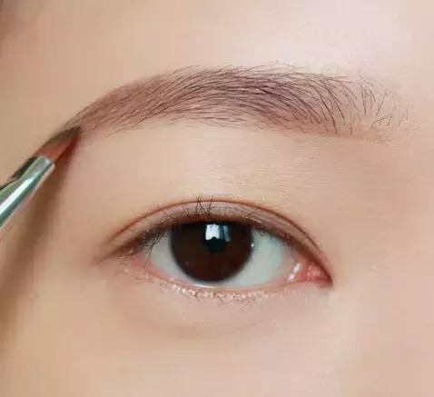 怎么看合适韩妆还是日妆,日妆跟韩妆哪个好用