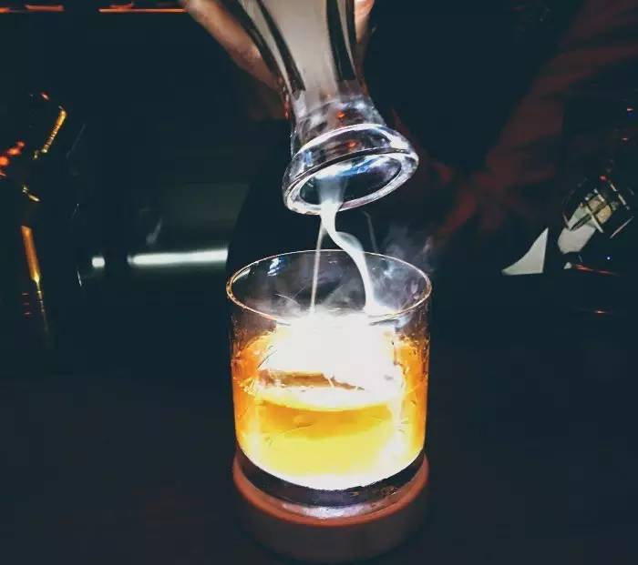 京城那些深不可测的饭局与骗局,揭秘酒馆的酒