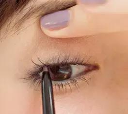 怎么看合适韩妆还是日妆,日妆跟韩妆哪个好用