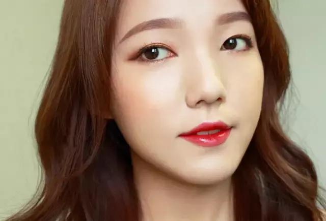 怎么看合适韩妆还是日妆,日妆跟韩妆哪个好用