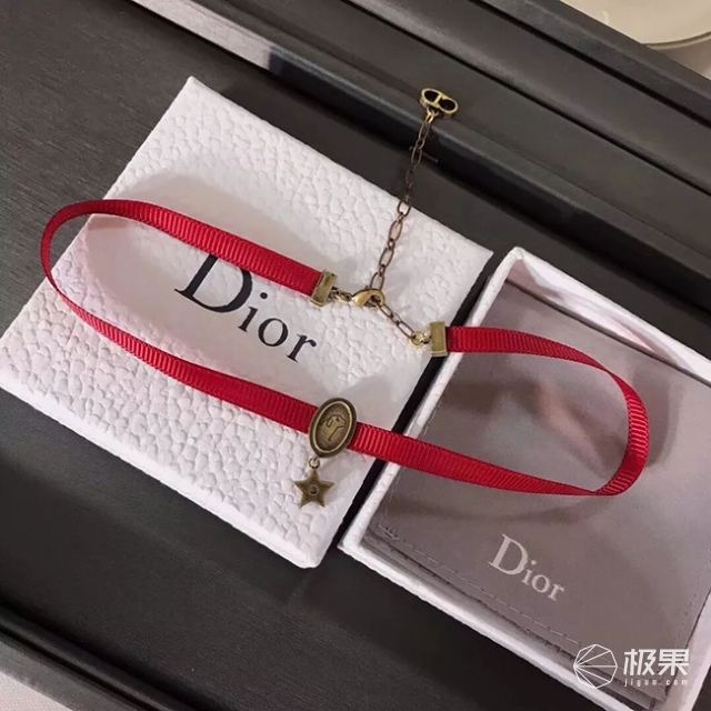 十大奢侈品狗年限定,最值得入手的狗年特别款