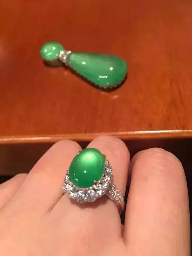 找谁说理去？30000买一只“翡翠”手镯，现在只值3000了？