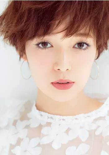 怎么看合适韩妆还是日妆,日妆跟韩妆哪个好用