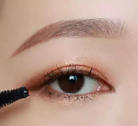 怎么看合适韩妆还是日妆,日妆跟韩妆哪个好用