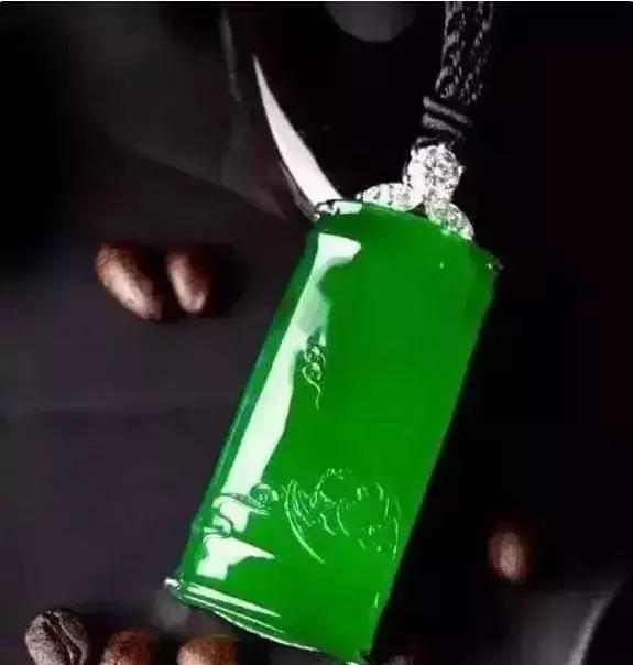 价值两亿的翡翠佛像,翡翠佛像传世真品