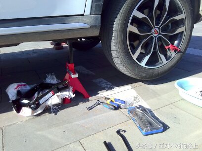 自带机油机滤找汽修厂更换多少钱,自己更换机油机滤