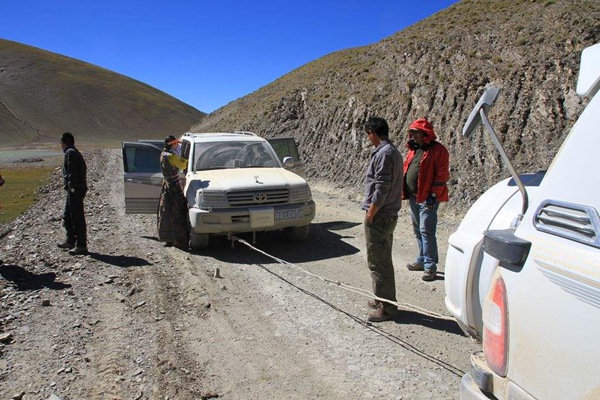 车子故障开不动了怎么救援,汽车抛锚小故障怎么消除