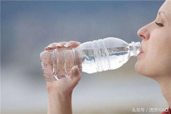 冬天腿部干燥起皮怎么办,冬天腿干燥怎么解决