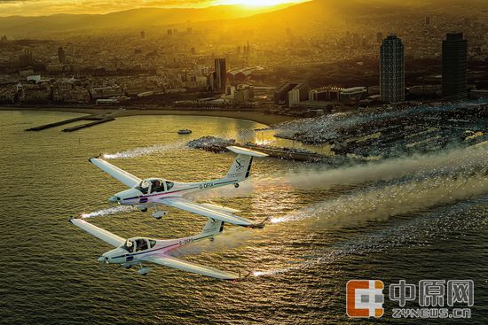 郑州航展特技飞行队集结炫技 (2018郑州航展飞行表演集锦)