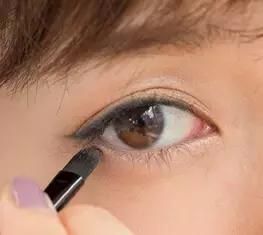 怎么看合适韩妆还是日妆,日妆跟韩妆哪个好用