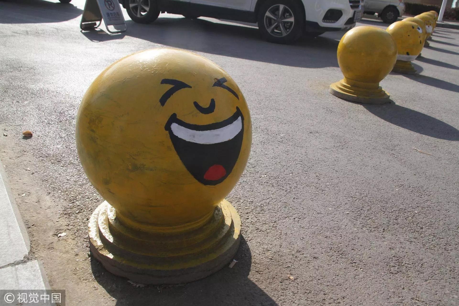 父母喜欢用的表情包,年轻人为什么用老年人表情包