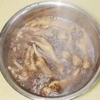 无骨鸡爪爆款榜第一,无骨黑鸡爪超脆