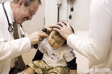 小孩耳朵里有东西出不来怎么办,宝宝耳朵有异物是怎么回事