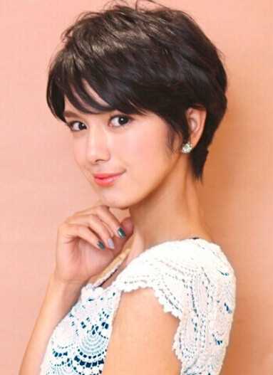 最撩人的气质短发夏日能够多尝试,简单清爽的夏日短发让你帅气一夏