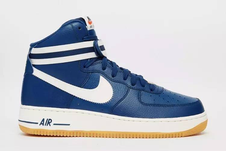 推荐几款百搭运动鞋男 (有哪些百搭的男士休闲鞋)