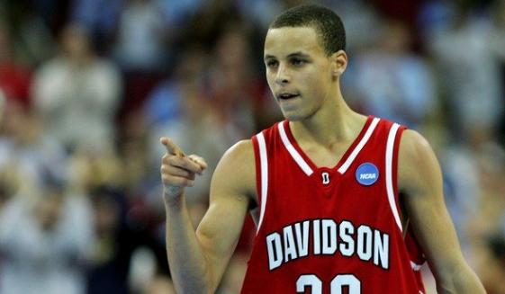 三年前的库里,库里四年前的视频