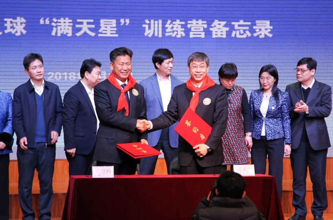 青少年足球特色学校满天星训练营,全国青少年足球训练培训基地