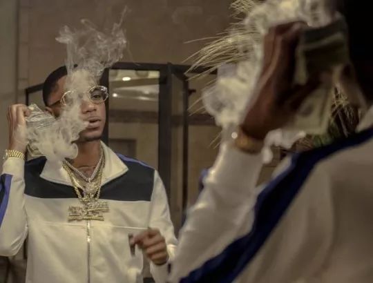 “后来才知道，她为什么送了我一双绿色的NikeSB”