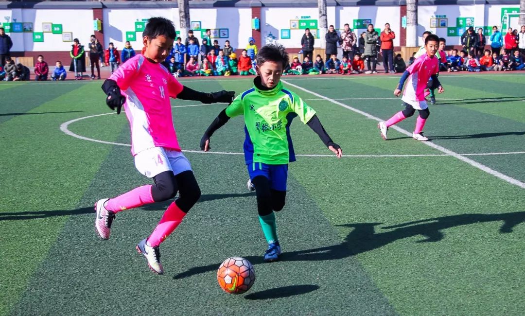 青少年足球特色学校满天星训练营,全国青少年足球训练培训基地