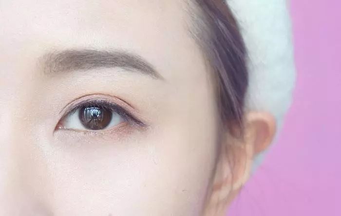 一招教你画眼妆,素颜妆眼影新手怎么画