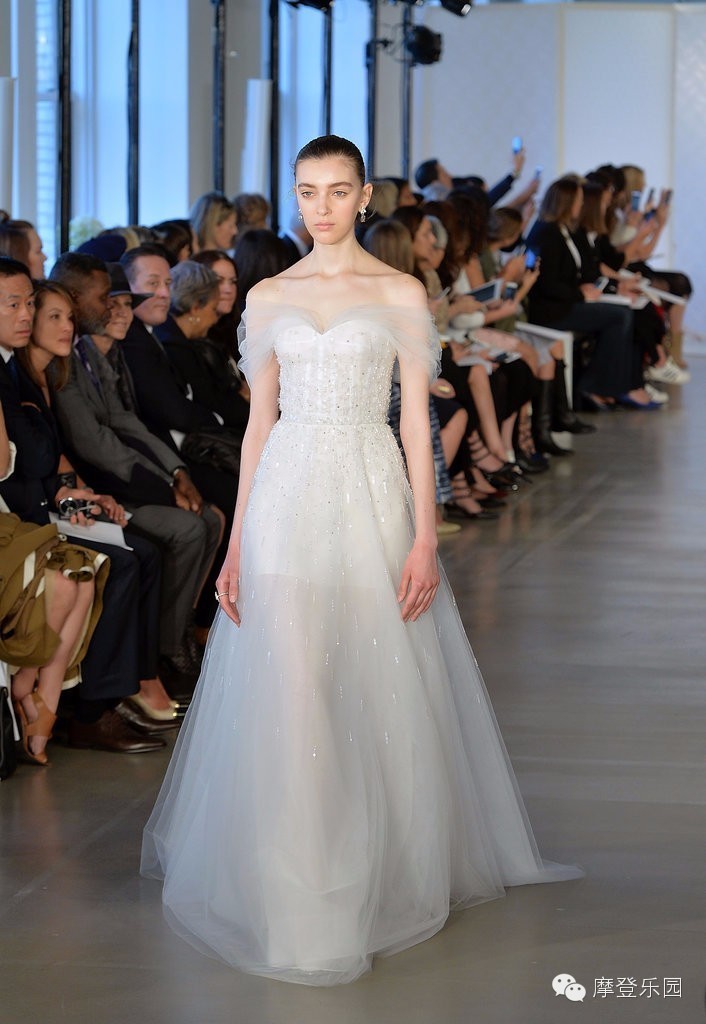 两地办婚礼能够穿两次婚纱吗,婚礼能够穿露脚的婚纱吗