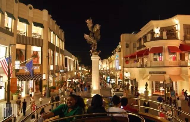 警惕：特色小镇建设应因地制宜量力而行，避免一哄而上造成烂尾工程