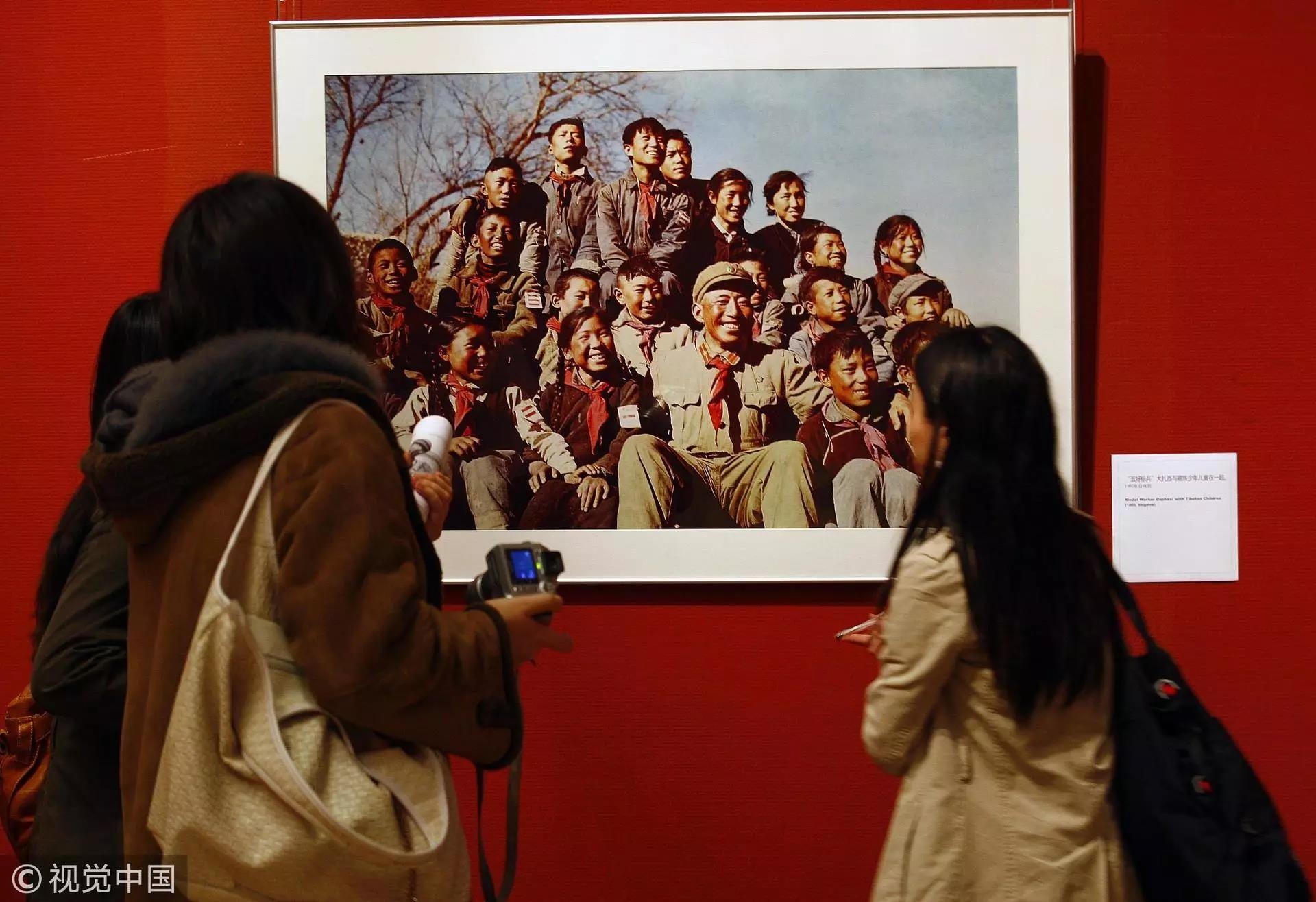 父母喜欢用的表情包,年轻人为什么用老年人表情包