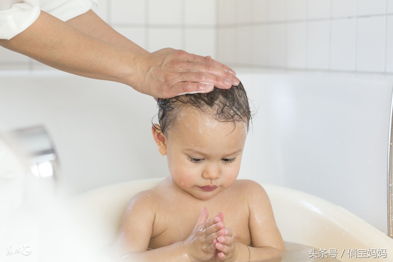 给宝宝洗澡的教学,给宝宝洗澡的教程四岁