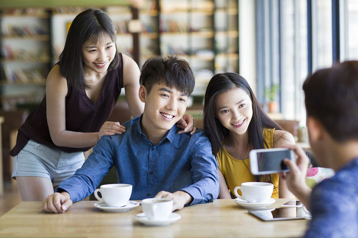 年轻人如何申请第一张信用卡,刚满18岁能在哪申请信用卡