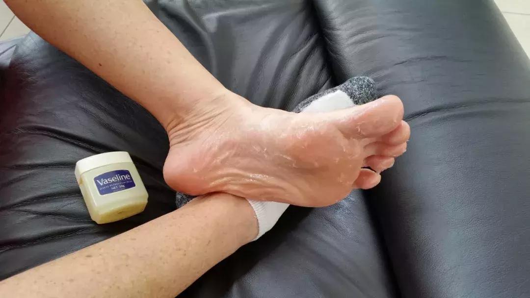 足球球鞋磨脚趾头的解决办法,足球鞋磨脚的鞋子怎么处理最好