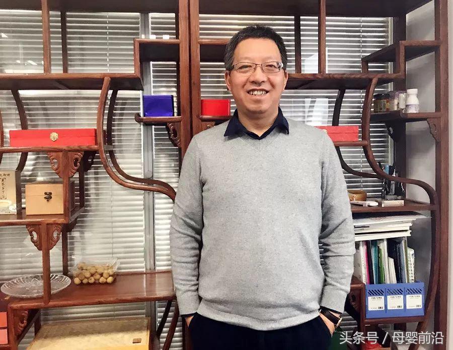 杨立新为何要抛弃9年初恋潘小雅,杨立新帮助杨玏