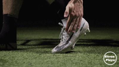 足球球鞋磨脚趾头的解决办法,足球鞋磨脚的鞋子怎么处理最好