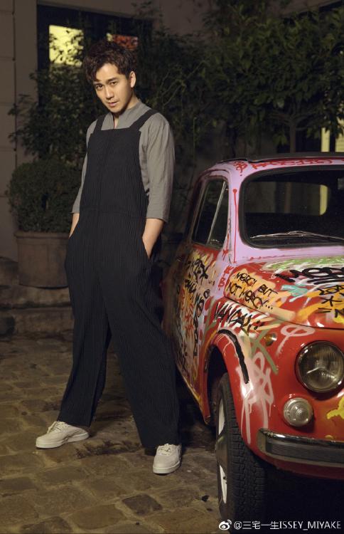 刘昊然青涩潘玮柏尴尬吴建豪乱穿衣？｜2018秋冬米兰男装周成绩单