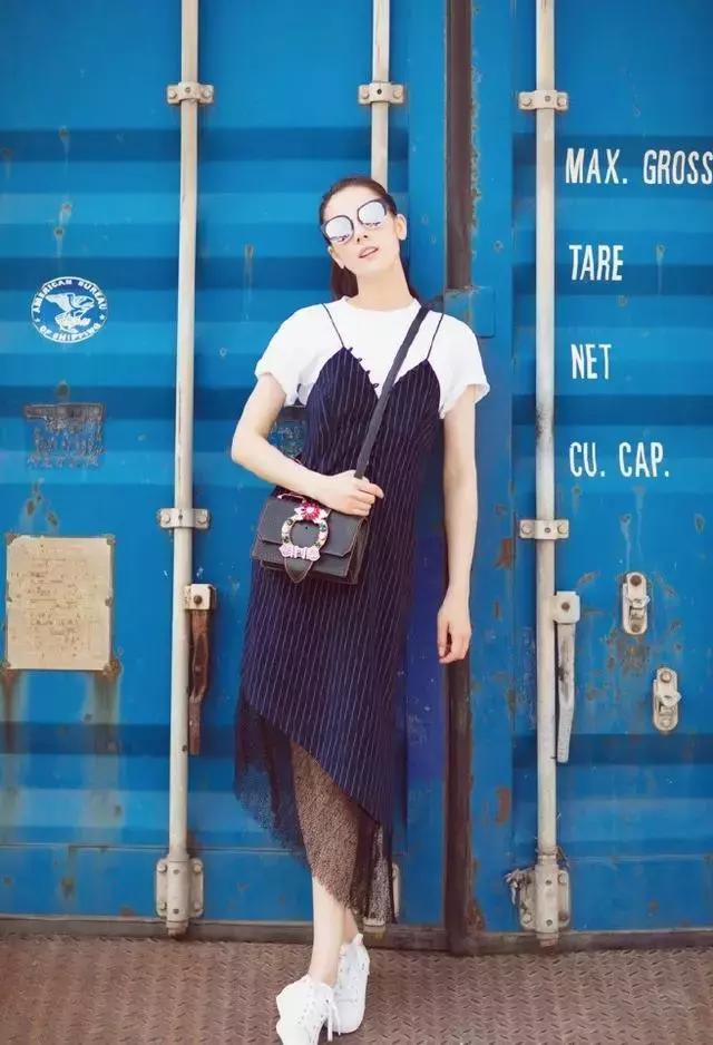 杨幂和热巴穿同款连衣裙,从杨幂赵丽颖到热巴肖战