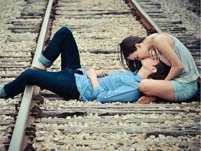 刚加微信怎么和女孩子聊天开场白,晚上与女生第一句聊天开场白100句