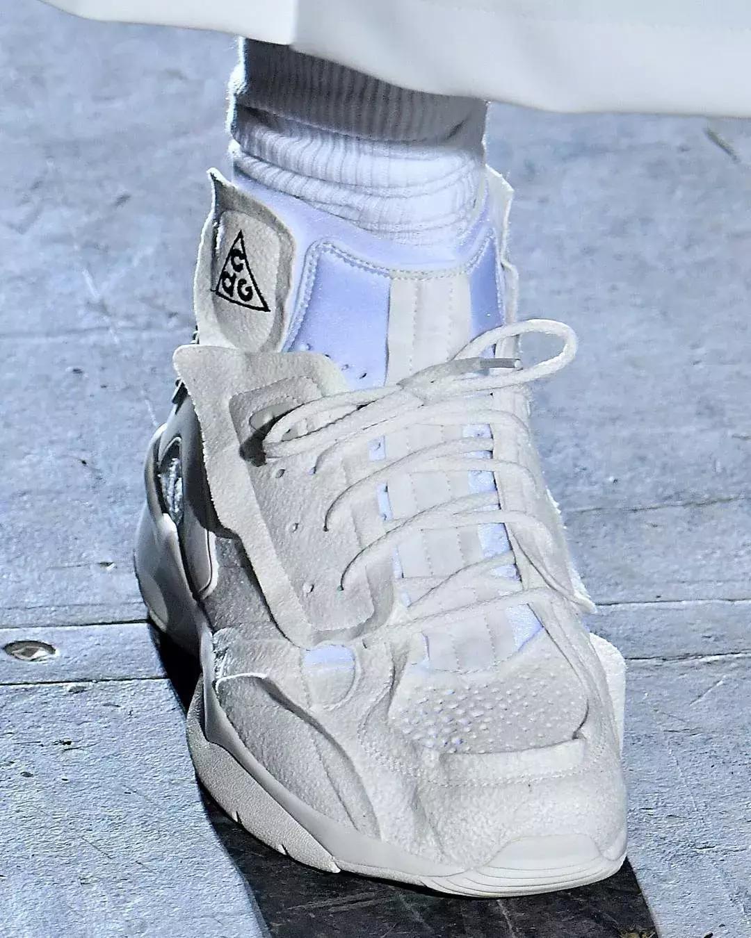 耐克大战侃爷领衔的阿迪，老爹鞋你选哪一双？