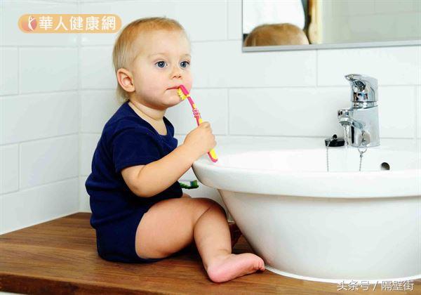 儿童口腔局部涂氟防蛀牙,预防孩子蛀牙涂氟真的有效